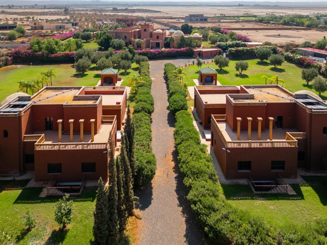 Front view of Tuscan villa