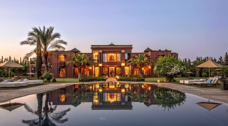 Front view of Tuscan villa