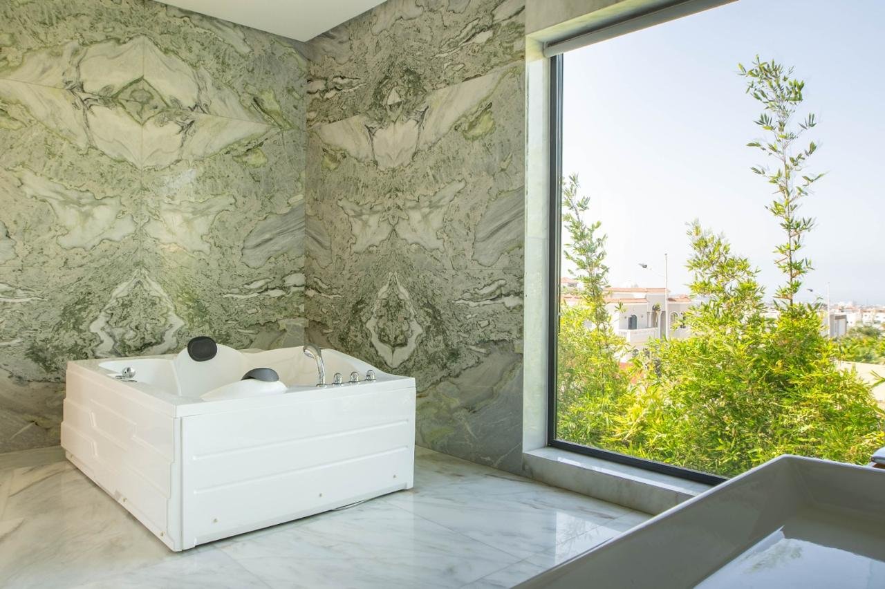 Master bedroom with en-suite bathroom